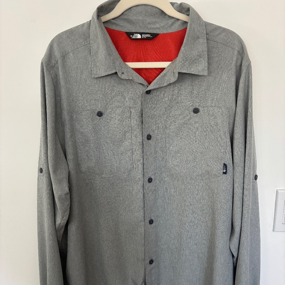 The North Face Grey Button-Down Shirt • Men’s XL • Excellent